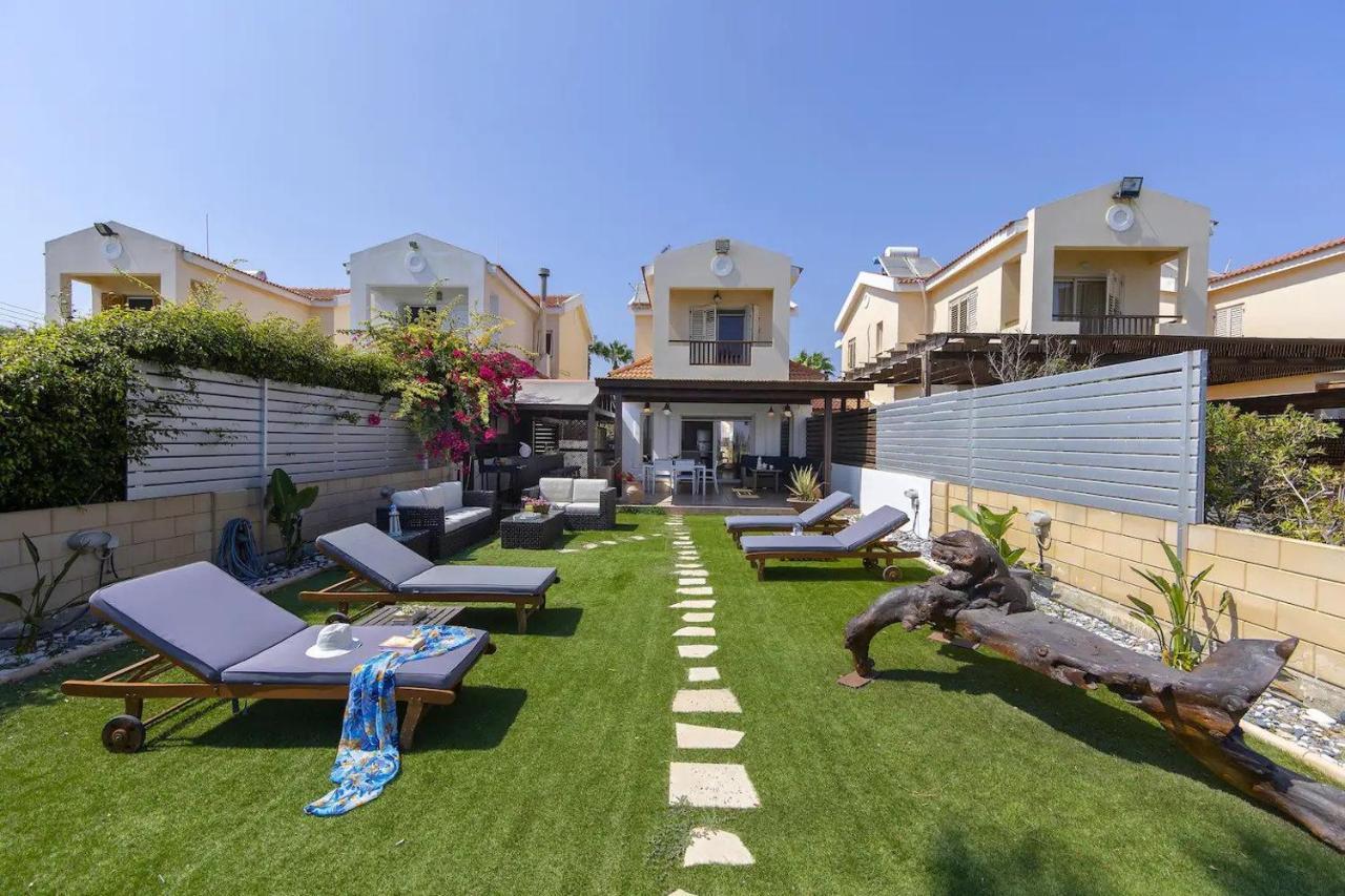 Beachfront Villa Carpe Diem Kiti Exterior photo