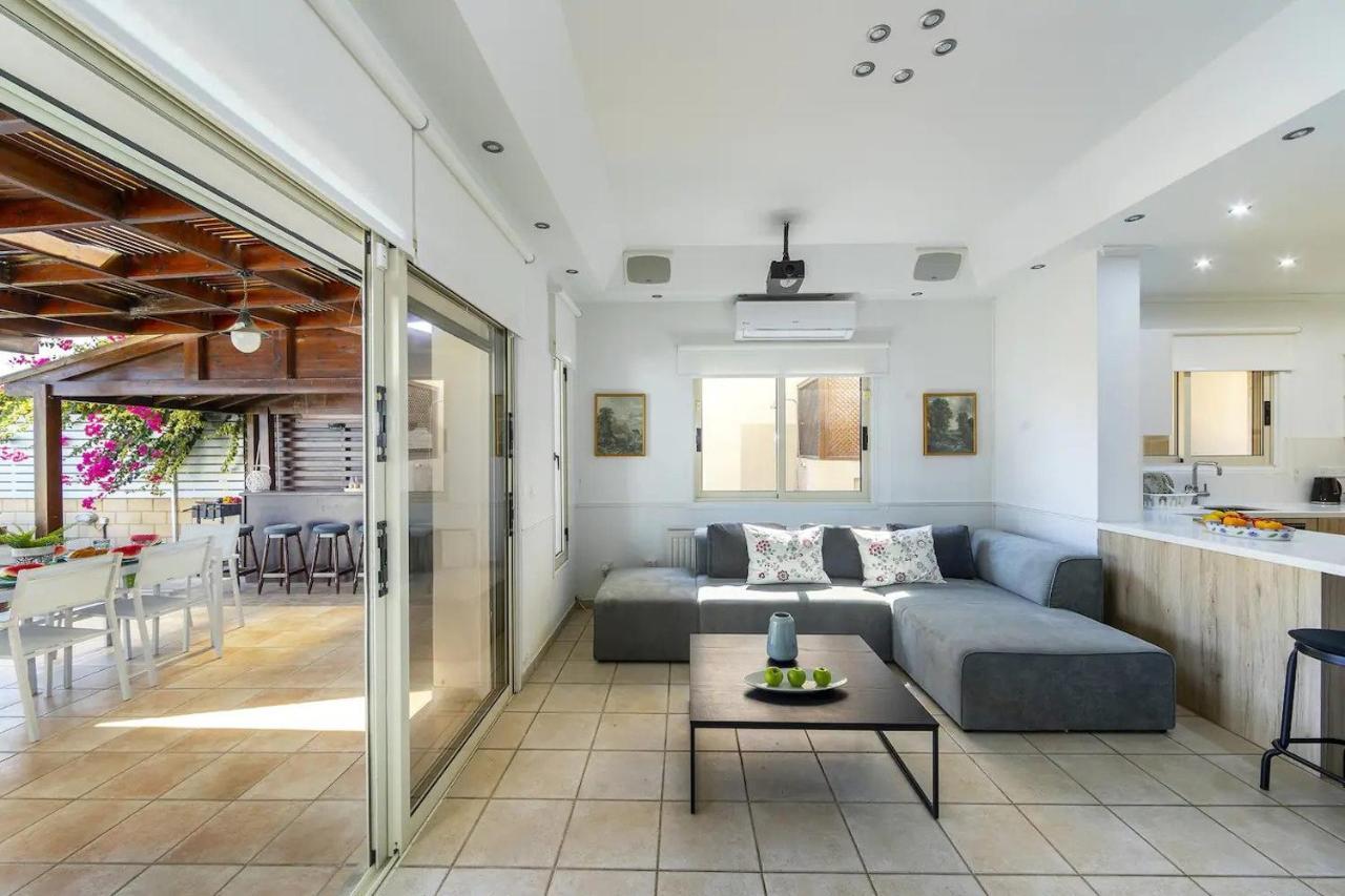 Beachfront Villa Carpe Diem Kiti Exterior photo
