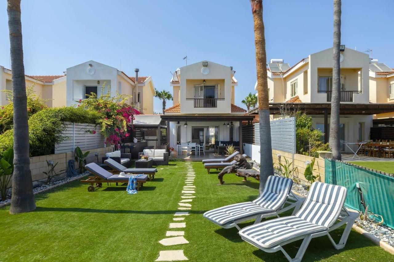 Beachfront Villa Carpe Diem Kiti Exterior photo