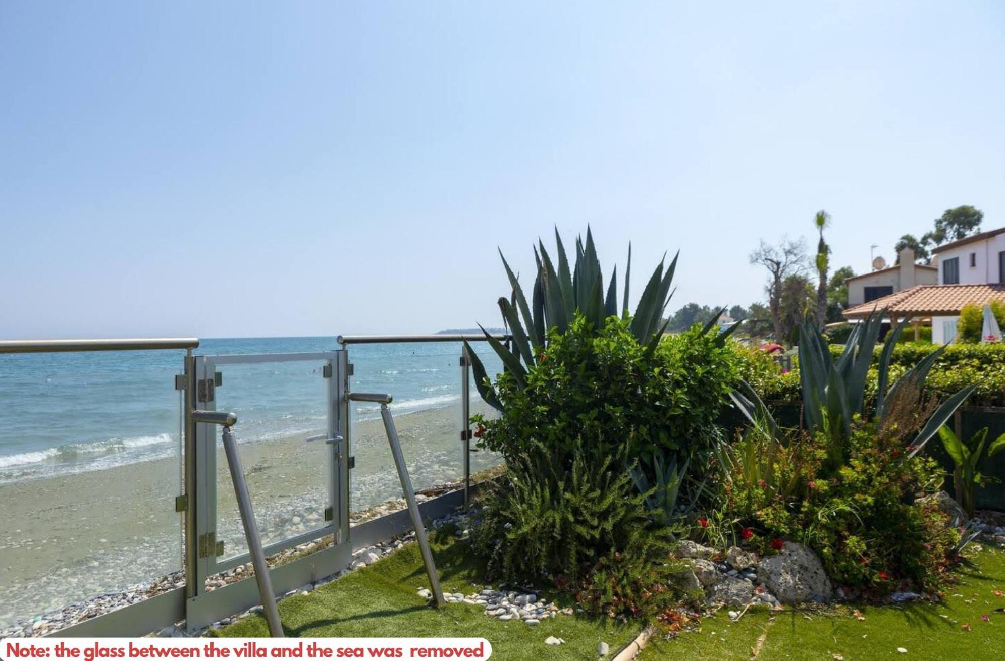 Beachfront Villa Carpe Diem Kiti Exterior photo